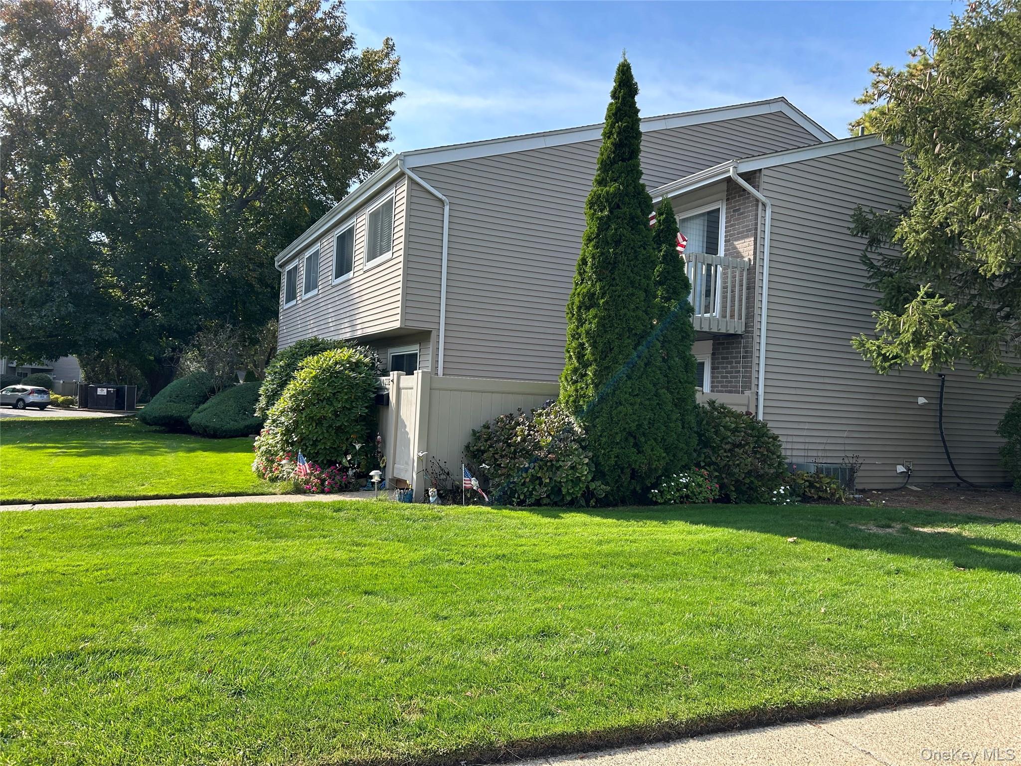 233B Springmeadow Drive # B, Holbrook, NY 11741