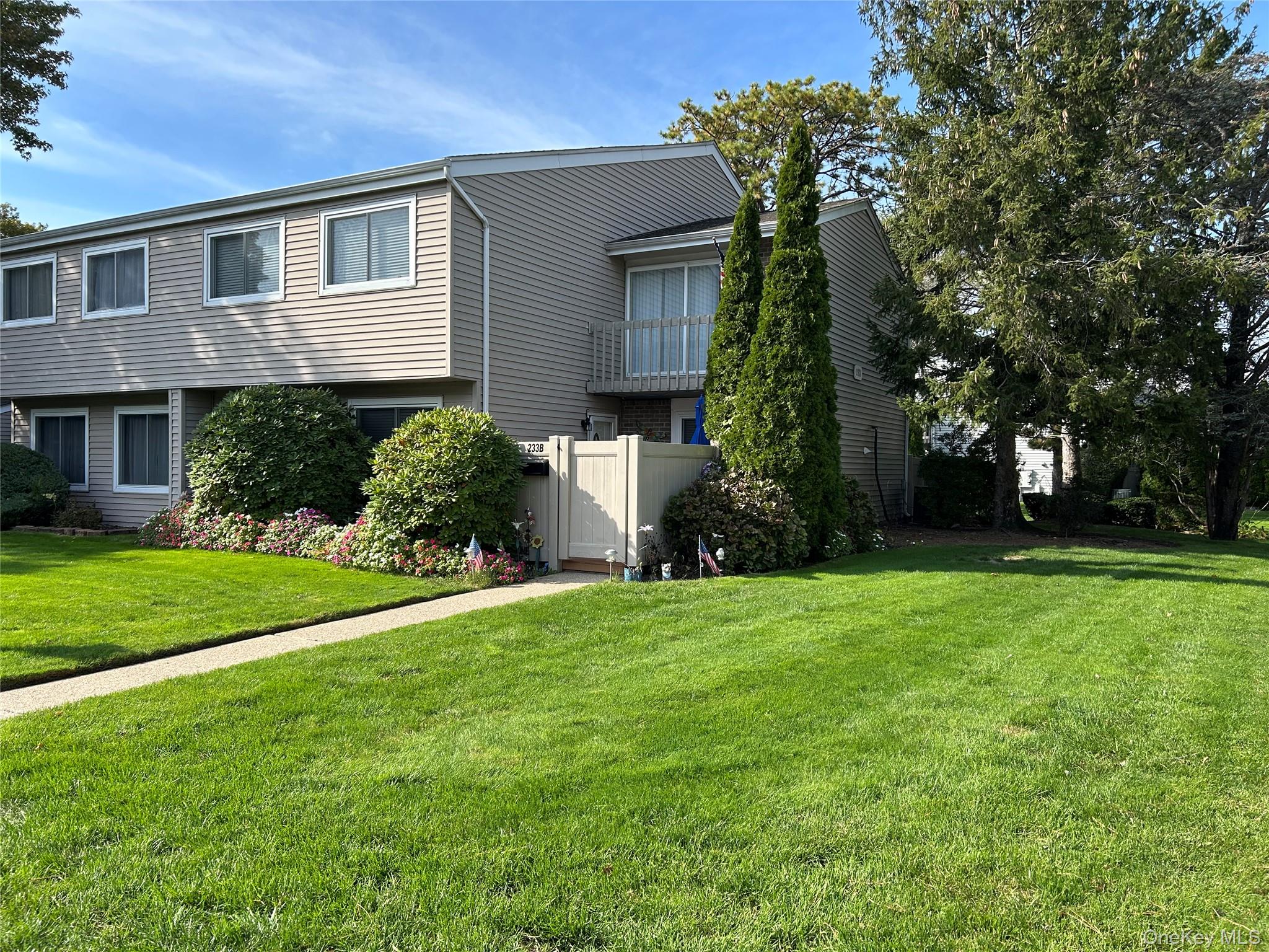 233B Springmeadow Drive # B, Holbrook, NY 11741