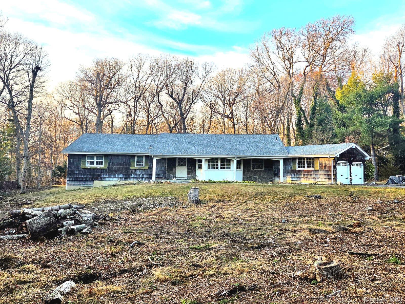 9 Weaver Lane, Dix Hills, NY 11746