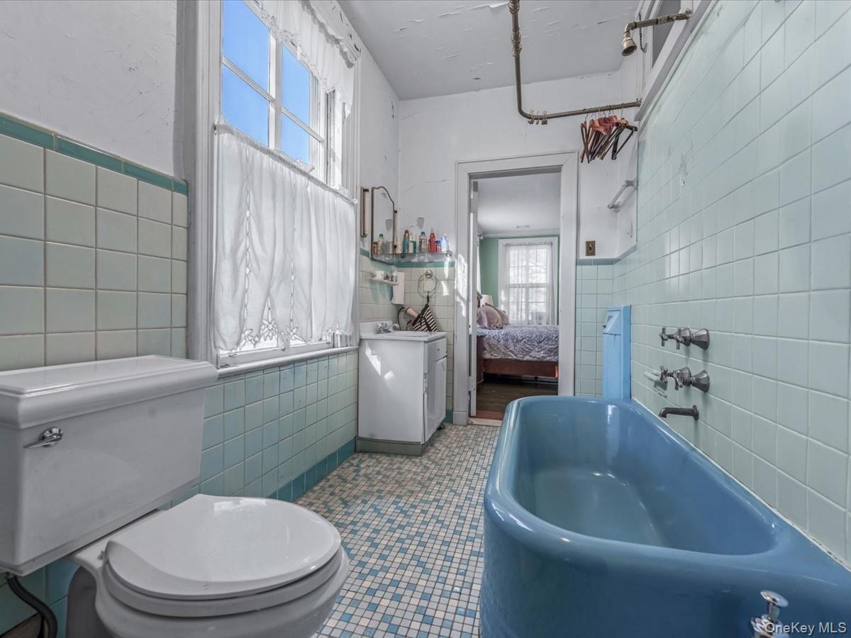 29 Center Drive, Douglaston, NY 11363