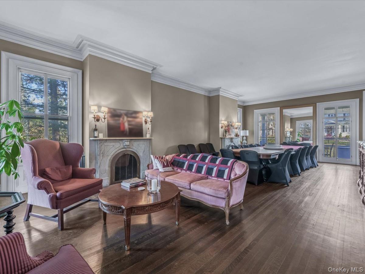 29 Center Drive, Douglaston, NY 11363