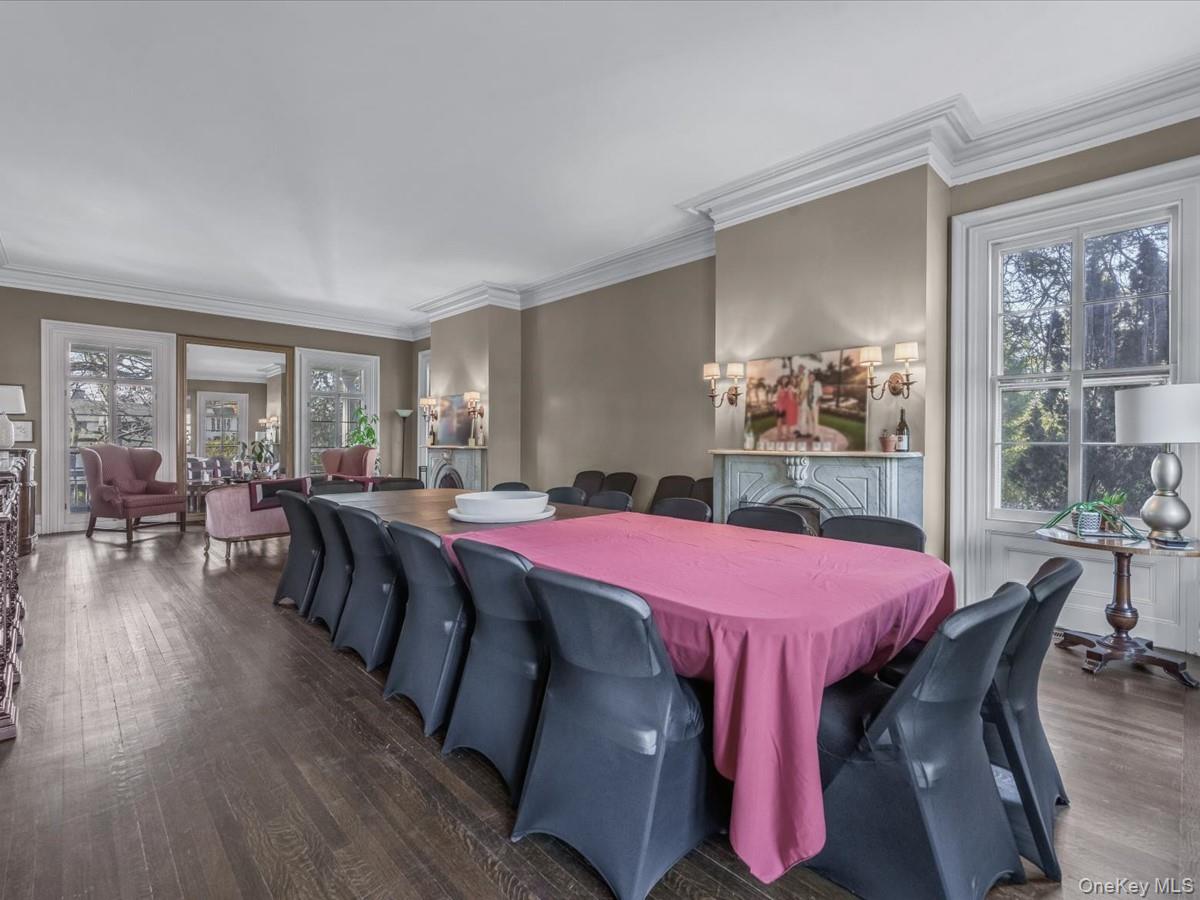 29 Center Drive, Douglaston, NY 11363