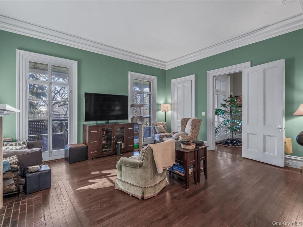 29 Center Drive, Douglaston, NY 11363