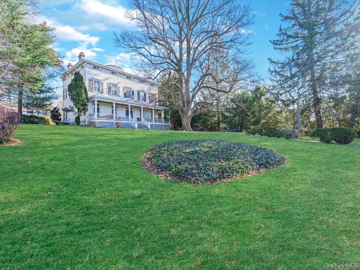 29 Center Drive, Douglaston, NY 11363