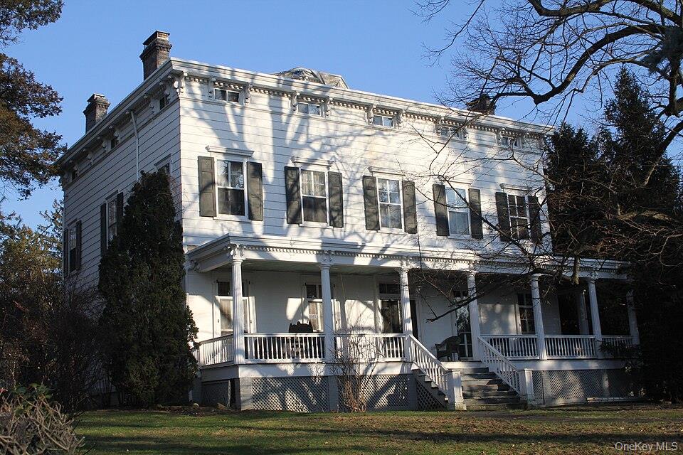 29 Center Drive, Douglaston, NY 11363