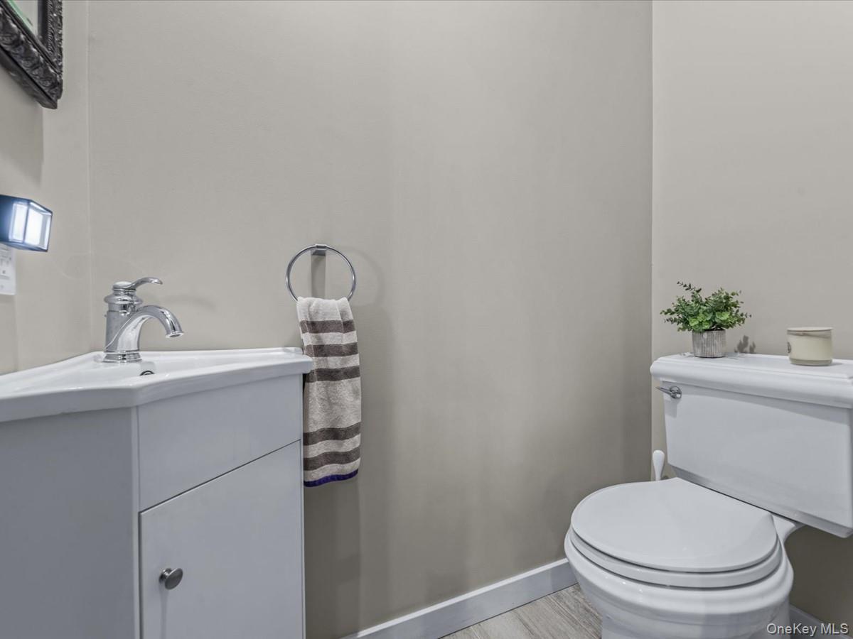 29 Center Drive, Douglaston, NY 11363