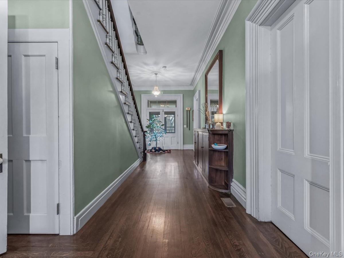 29 Center Drive, Douglaston, NY 11363