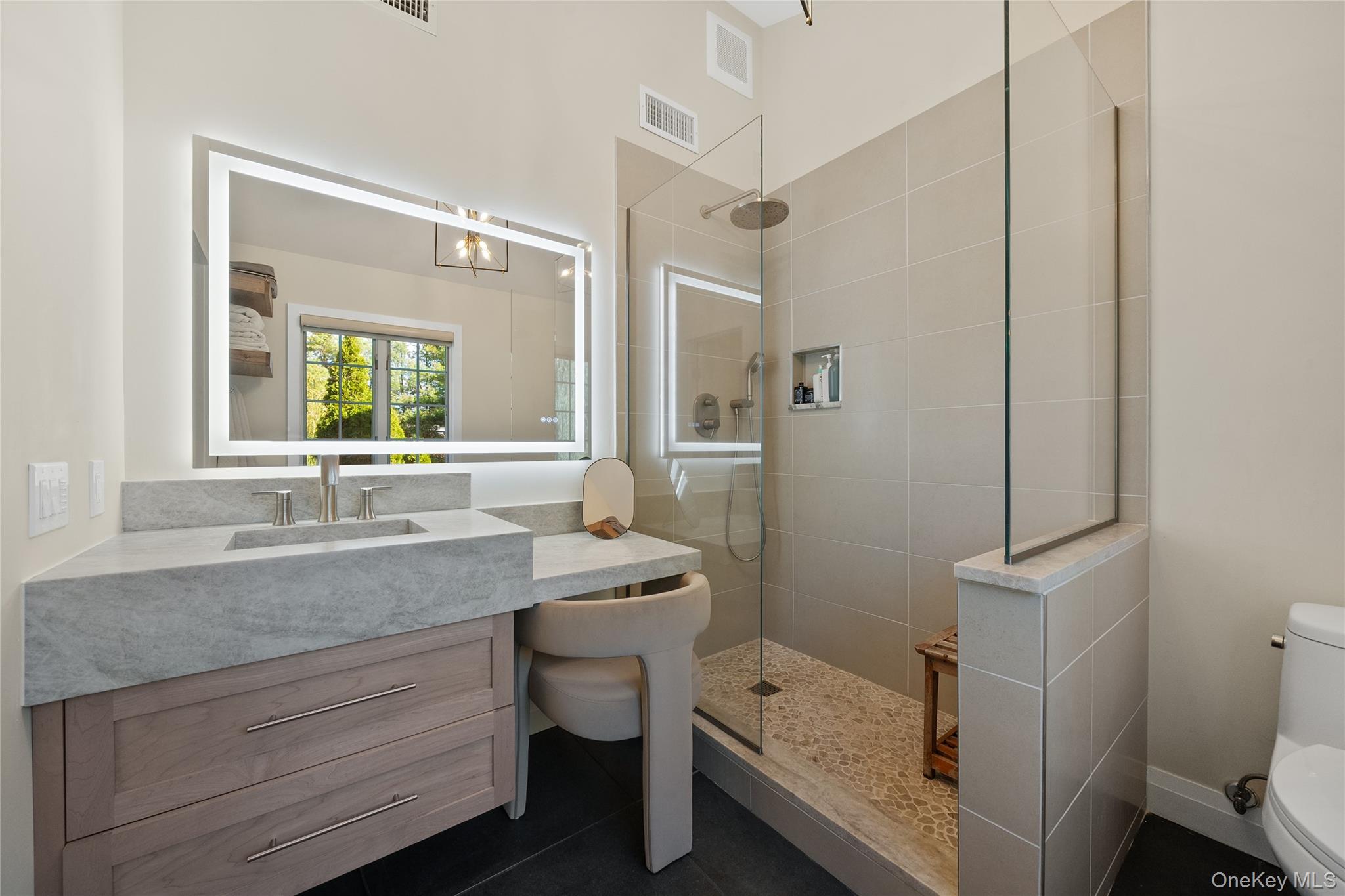 21 Doral Lane, Bay Shore, NY 11706