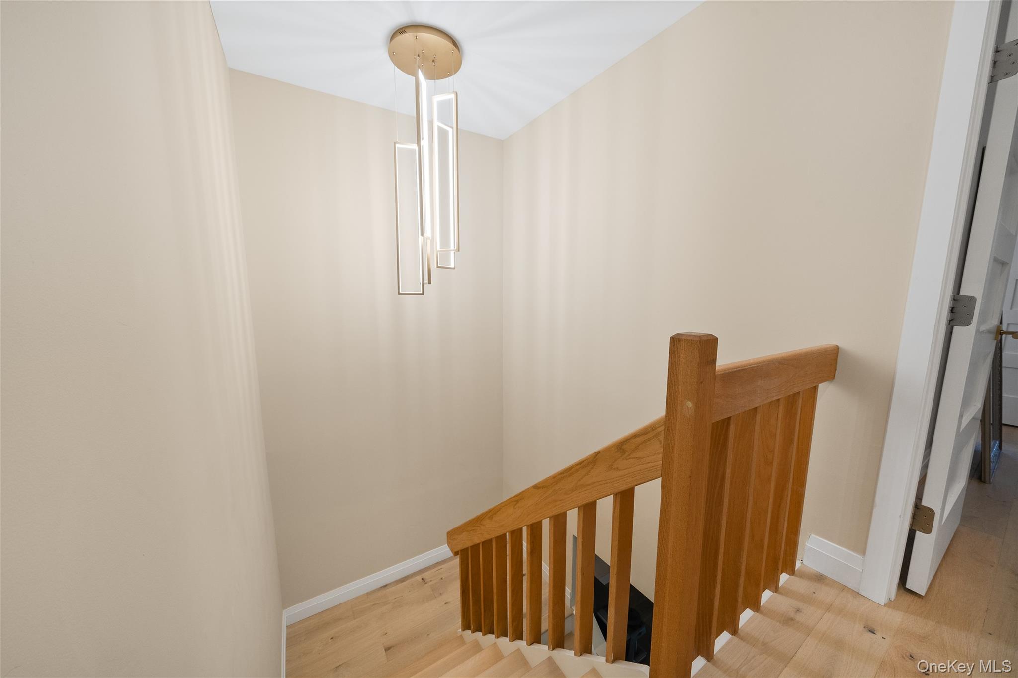 21 Doral Lane, Bay Shore, NY 11706