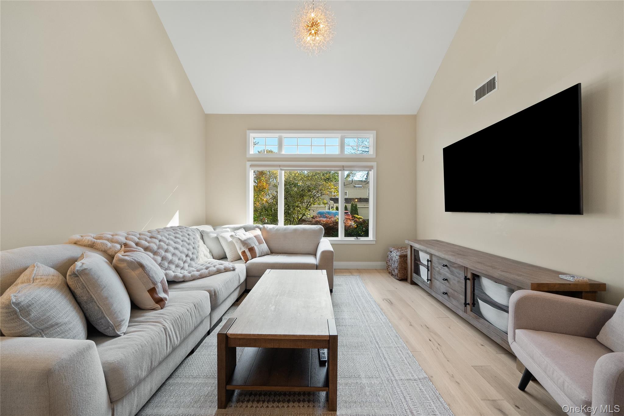 21 Doral Lane, Bay Shore, NY 11706