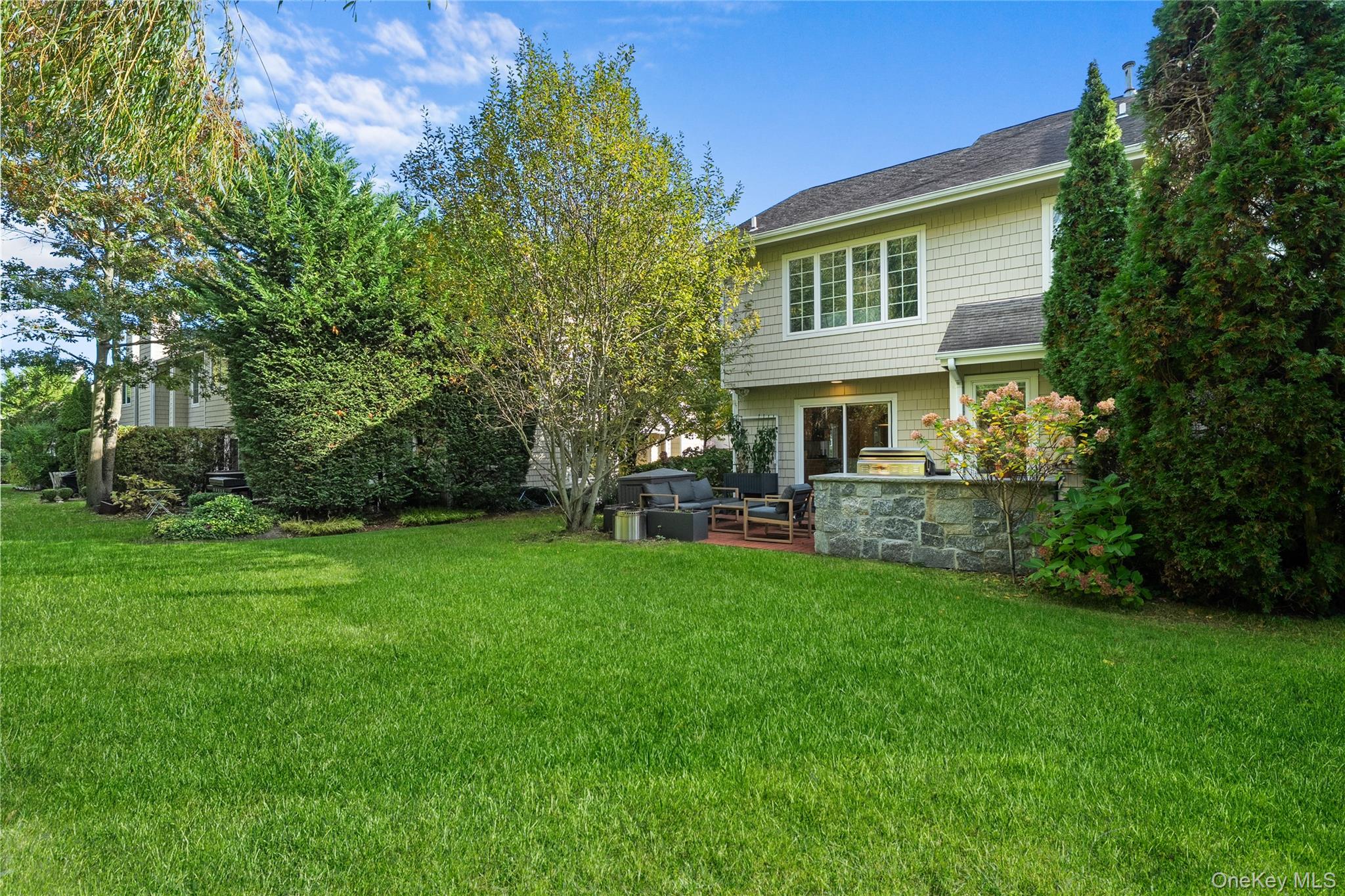 21 Doral Lane, Bay Shore, NY 11706