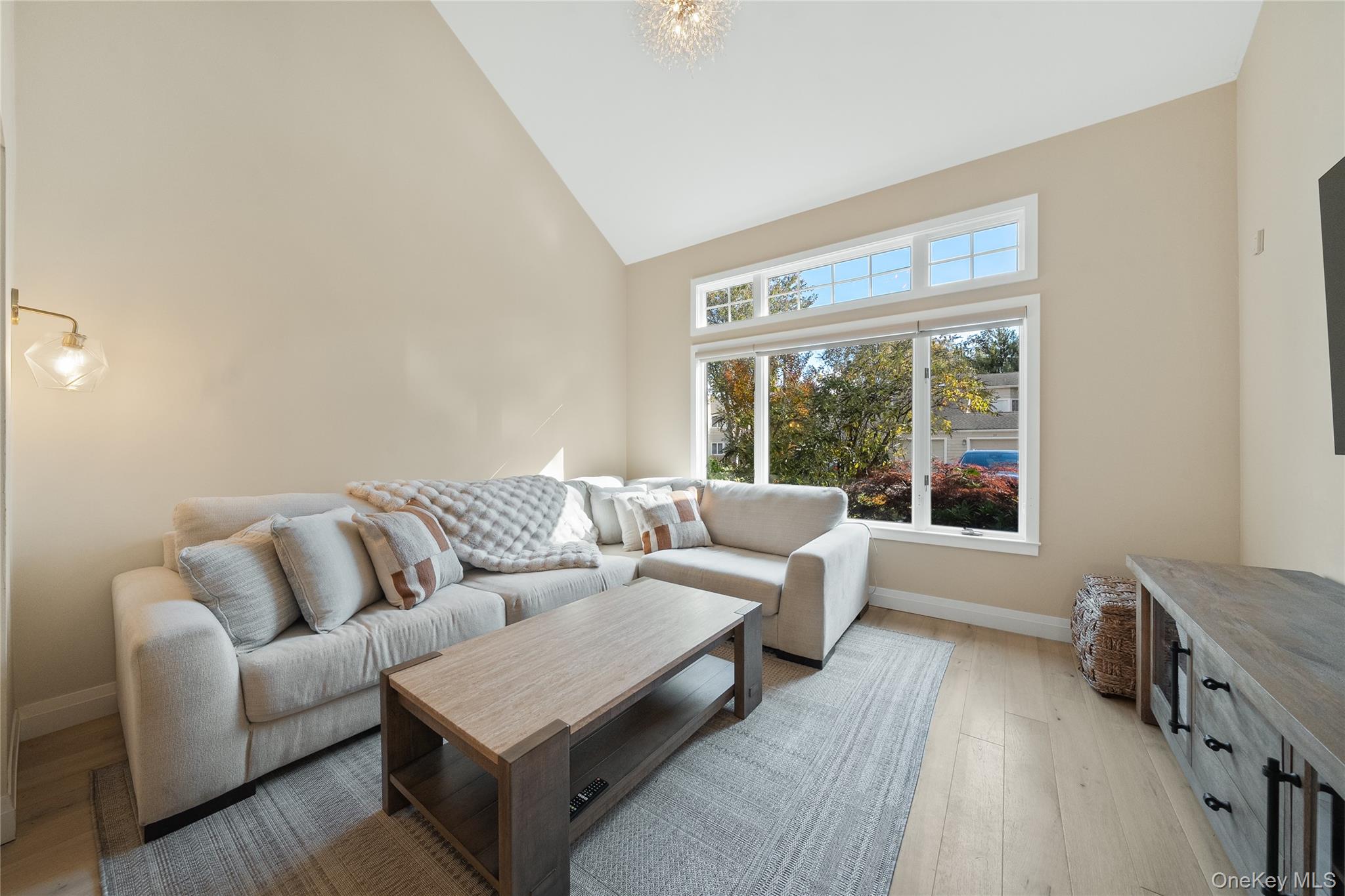 21 Doral Lane, Bay Shore, NY 11706