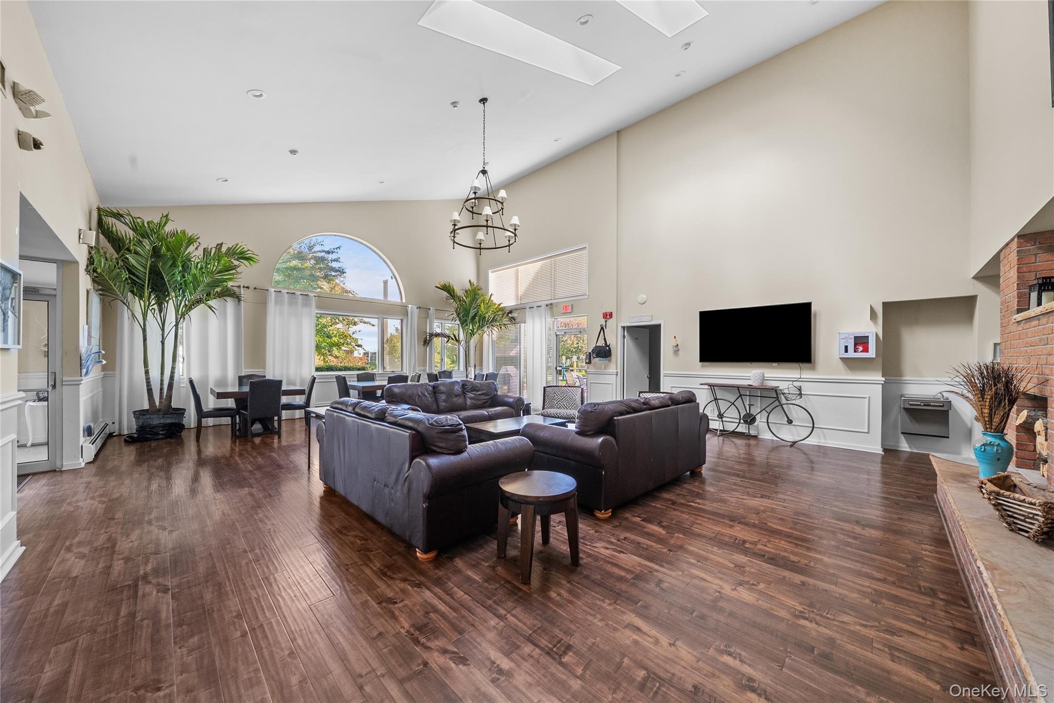 21 Doral Lane, Bay Shore, NY 11706