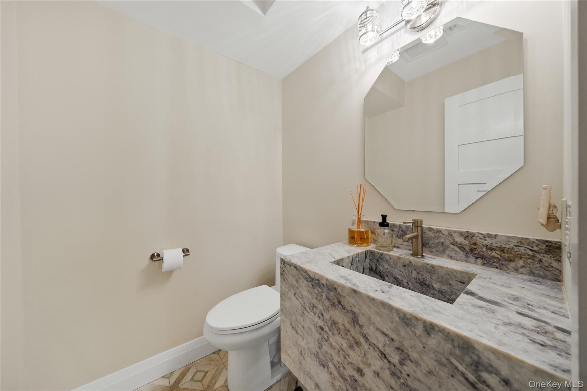 21 Doral Lane, Bay Shore, NY 11706