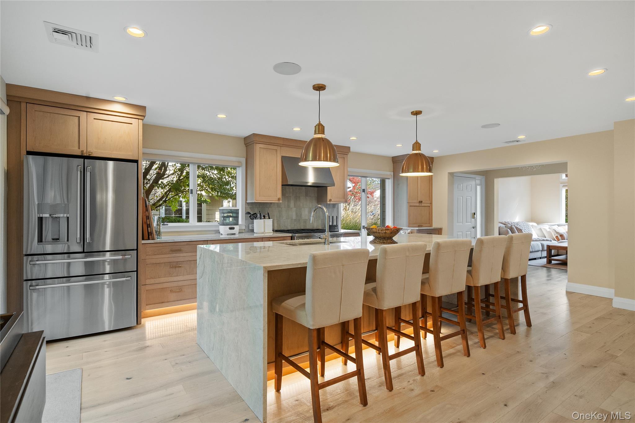 21 Doral Lane, Bay Shore, NY 11706