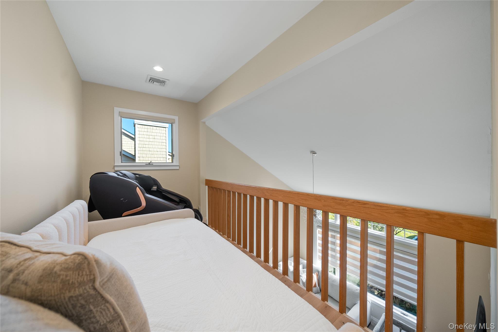 21 Doral Lane, Bay Shore, NY 11706