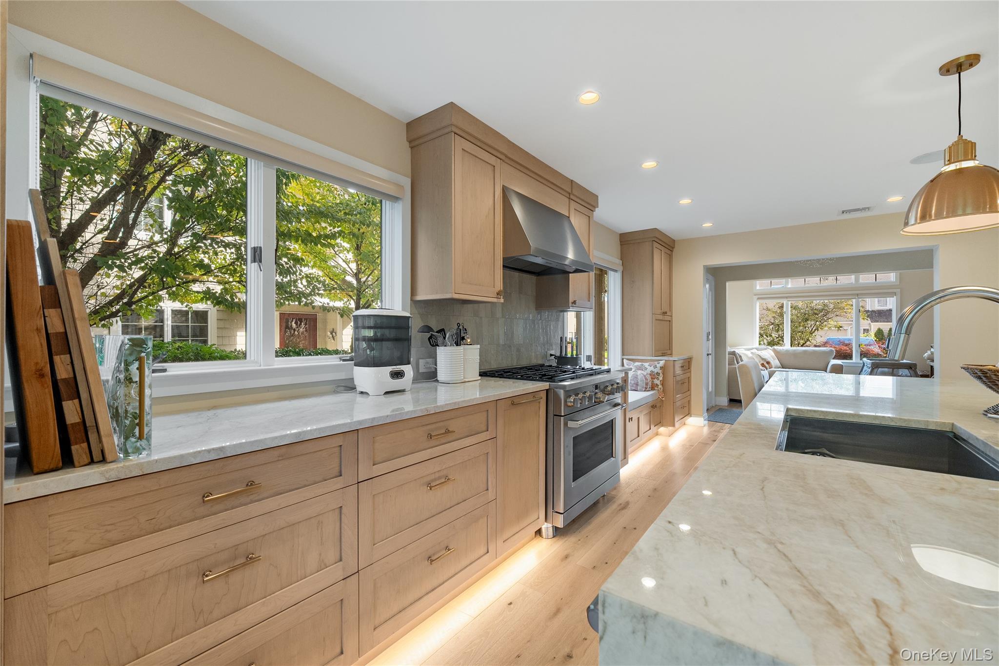 21 Doral Lane, Bay Shore, NY 11706