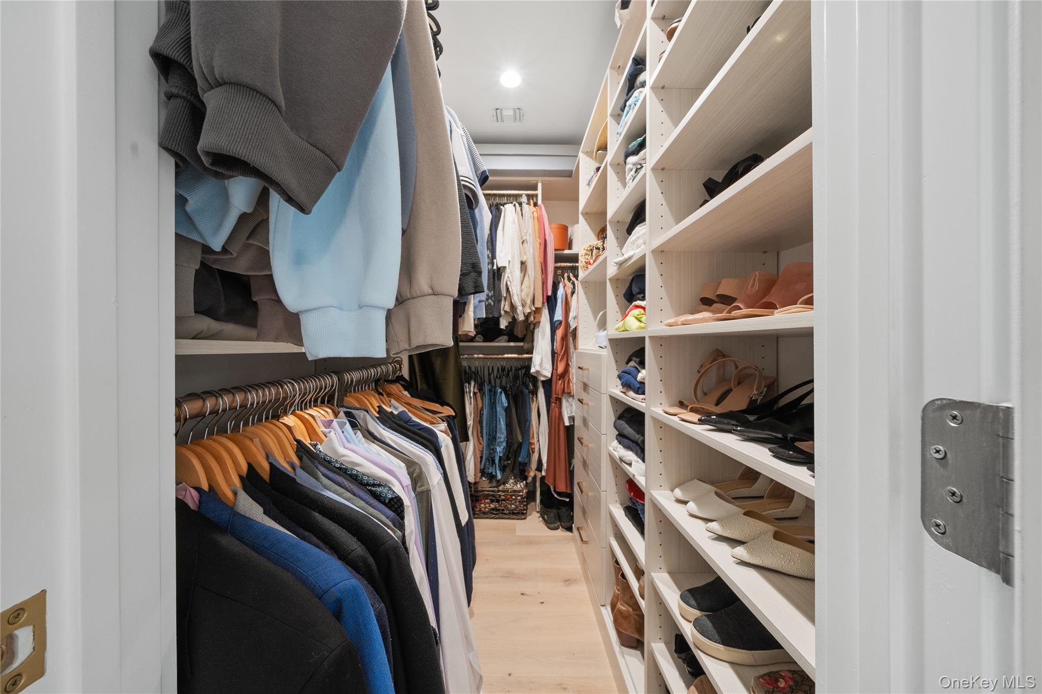 21 Doral Lane, Bay Shore, NY 11706