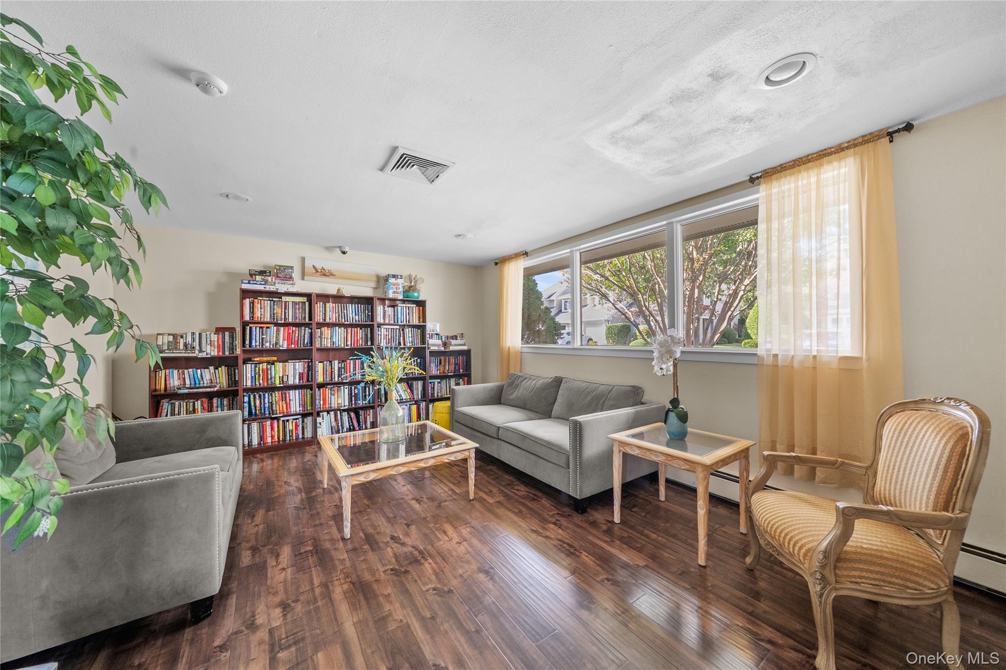 21 Doral Lane, Bay Shore, NY 11706