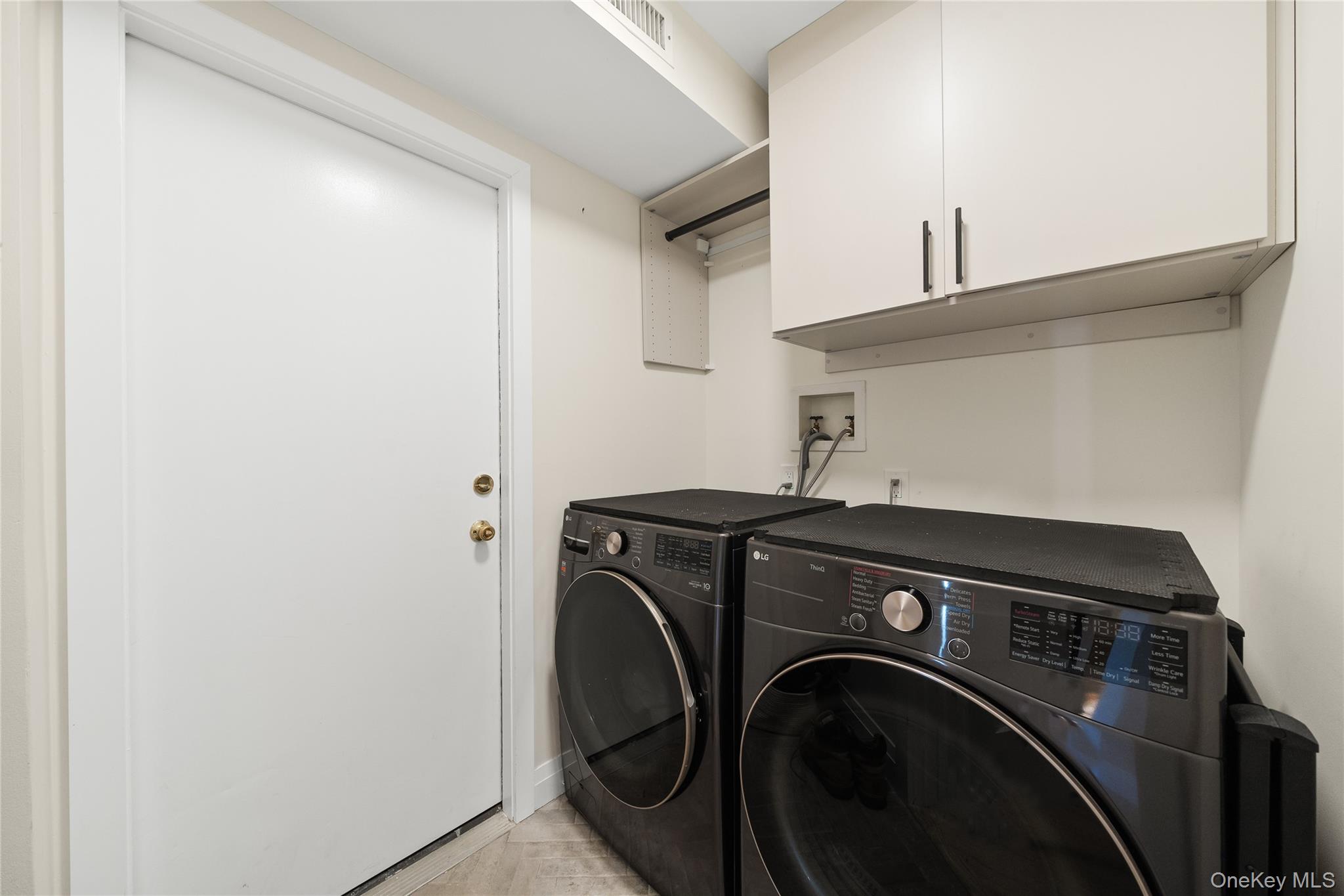 21 Doral Lane, Bay Shore, NY 11706