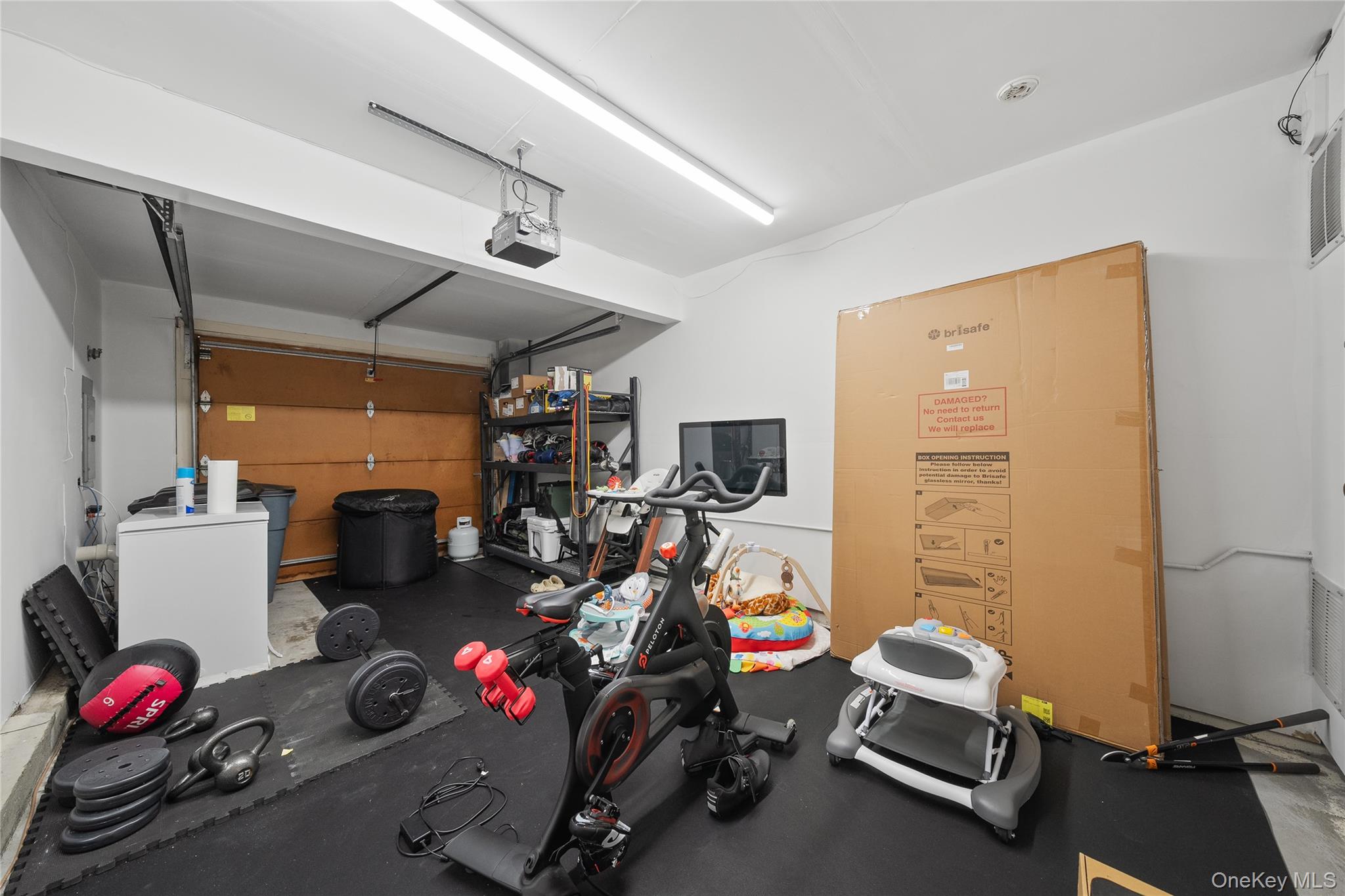 21 Doral Lane, Bay Shore, NY 11706