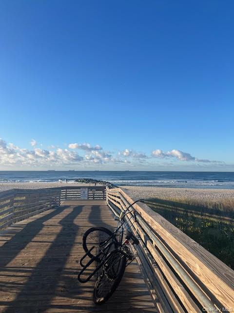 855 E Broadway # 4G, Long Beach, NY 11561