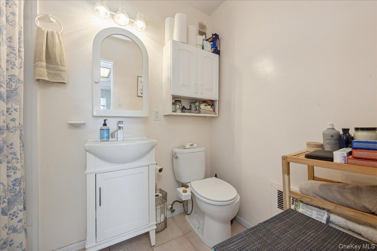 855 E Broadway # 4G, Long Beach, NY 11561