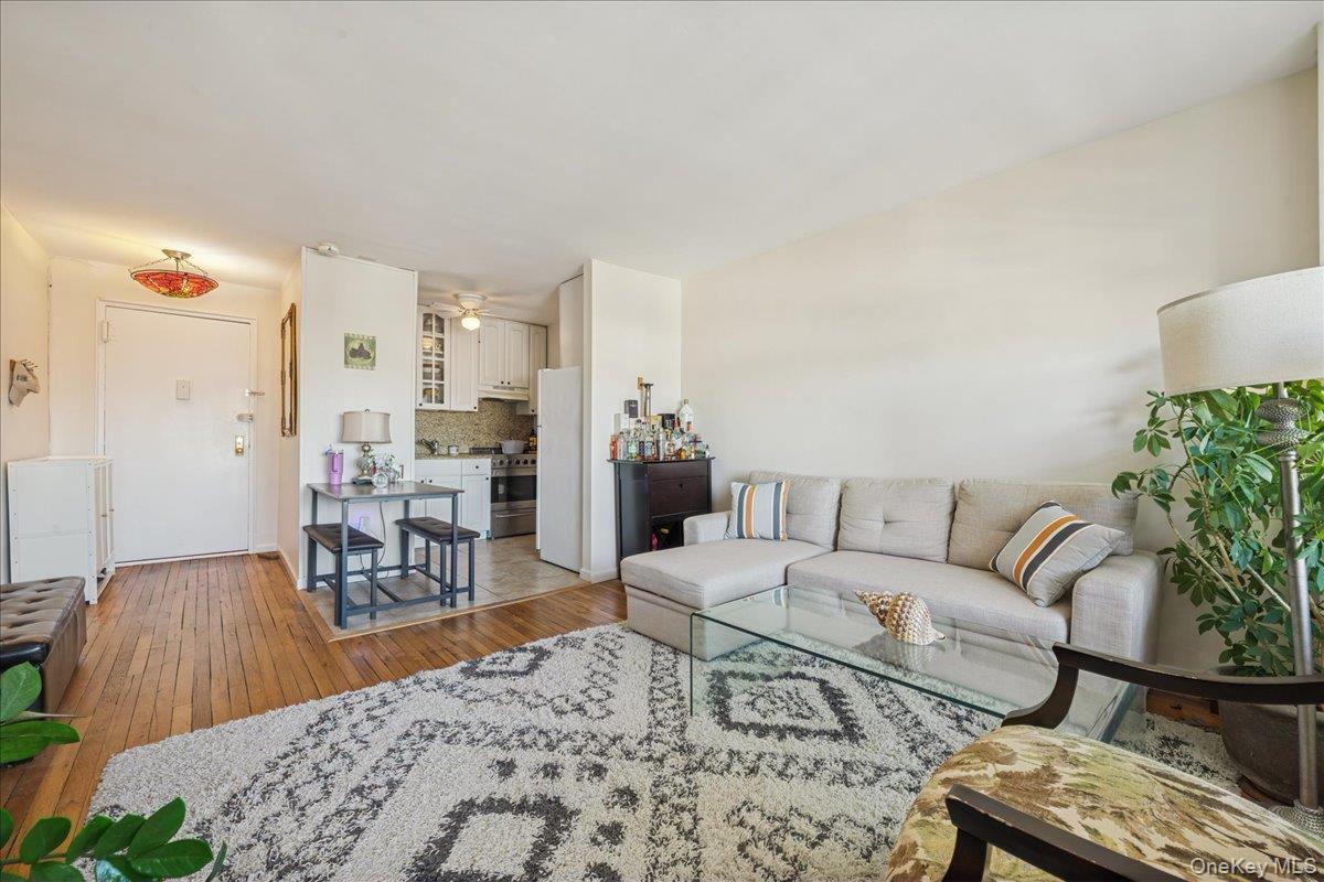 855 E Broadway # 4G, Long Beach, NY 11561