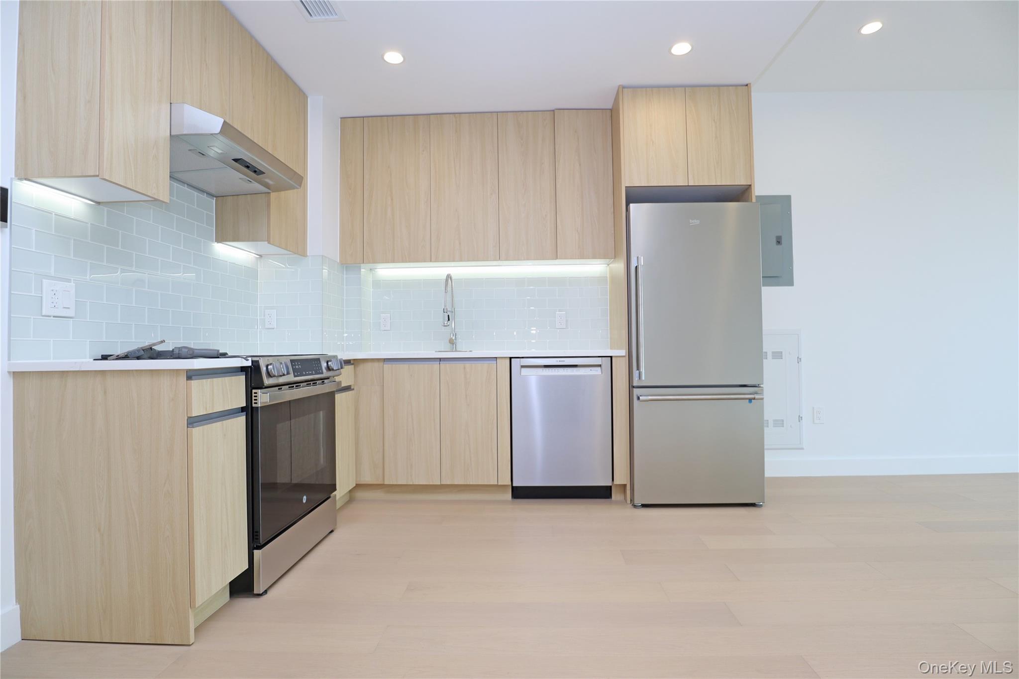 15002 Northern Boulevard # 4B, Flushing, NY 11354