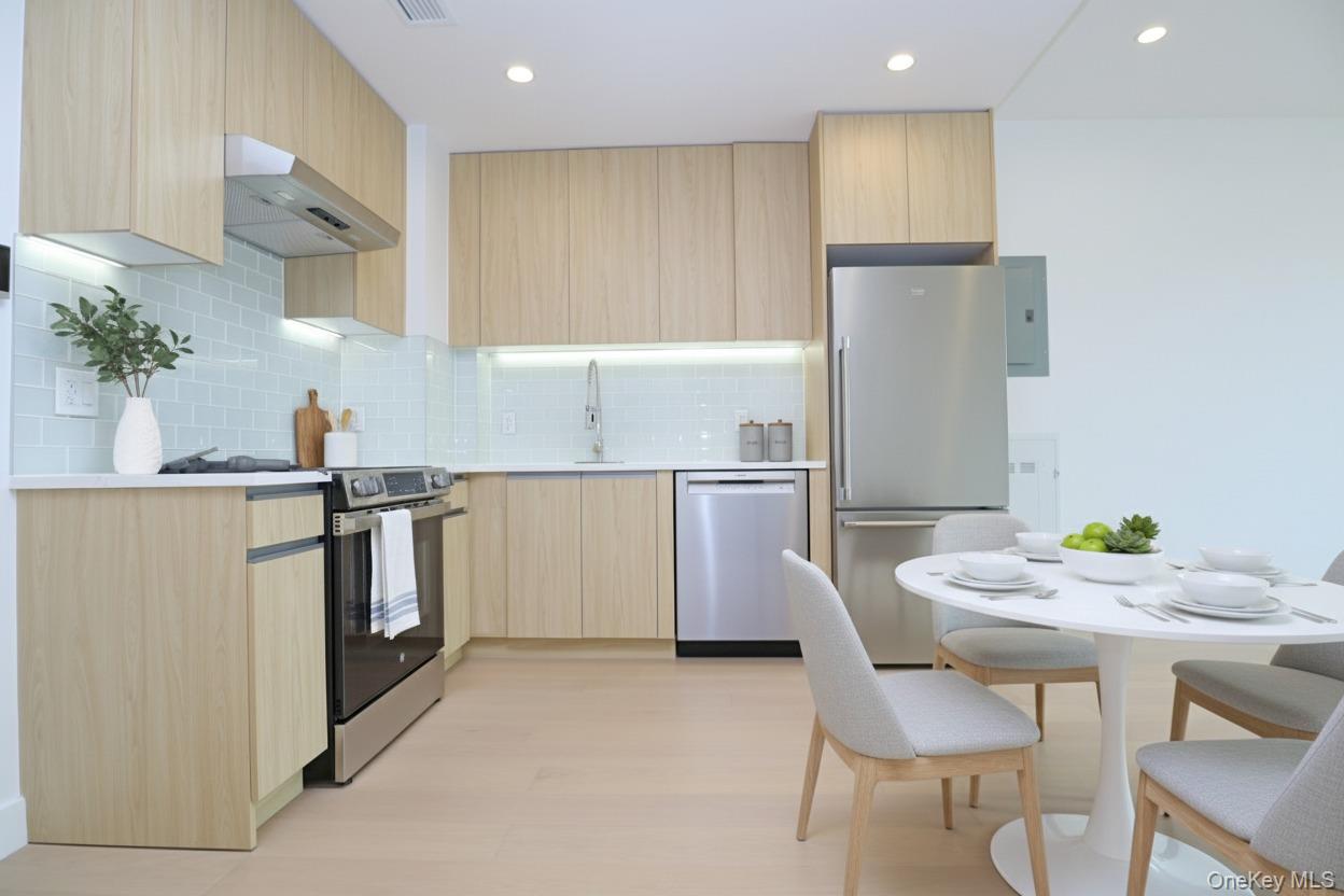 15002 Northern Boulevard # 4B, Flushing, NY 11354