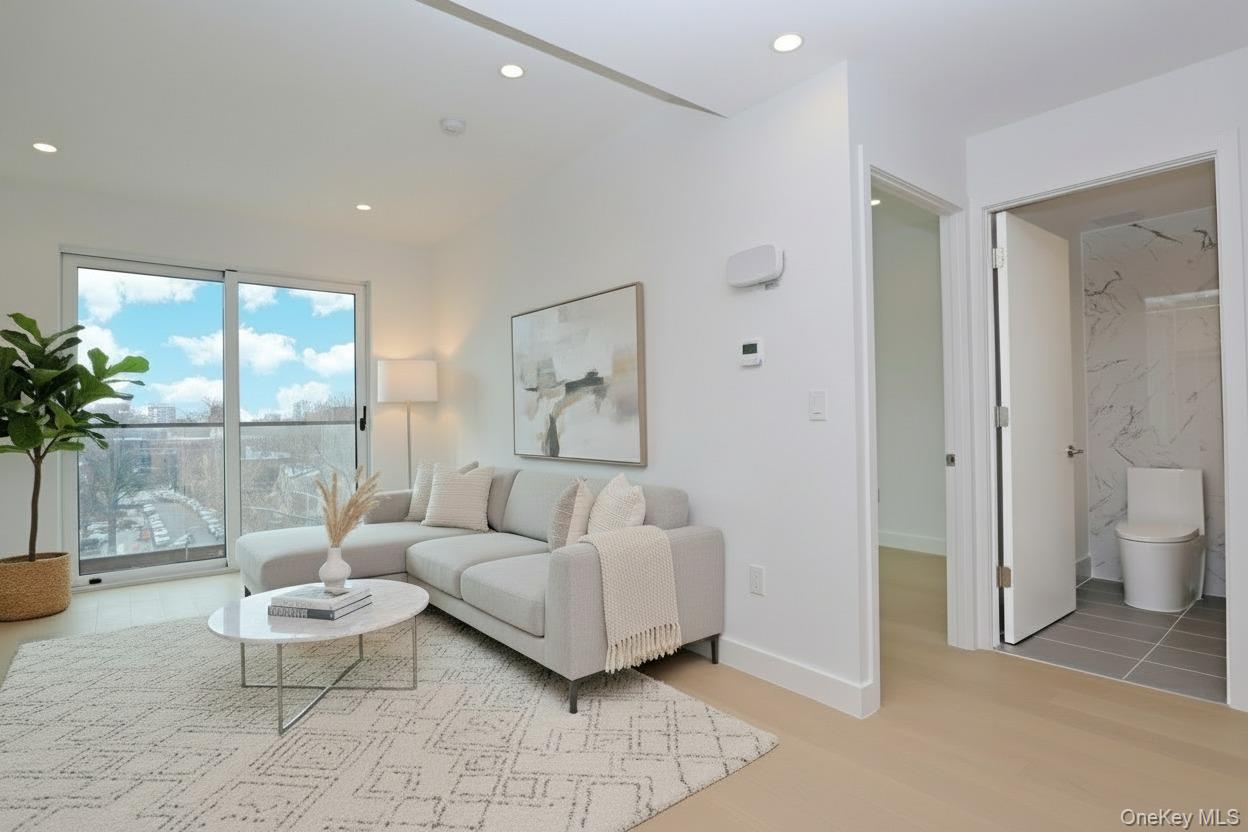 15002 Northern Boulevard # 4B, Flushing, NY 11354