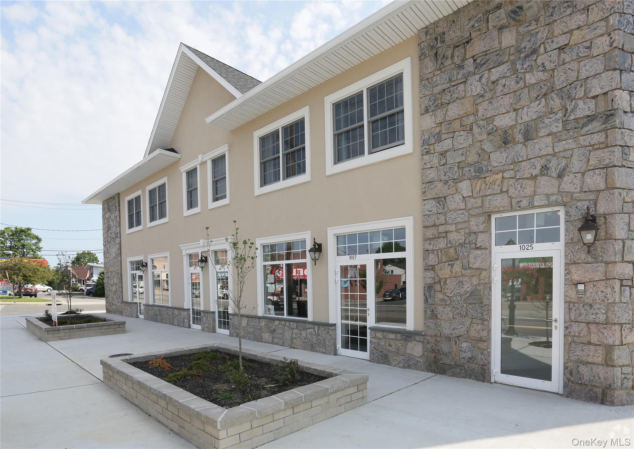 1025-1033 Little East Neck Rd Road, West Babylon, NY 11704