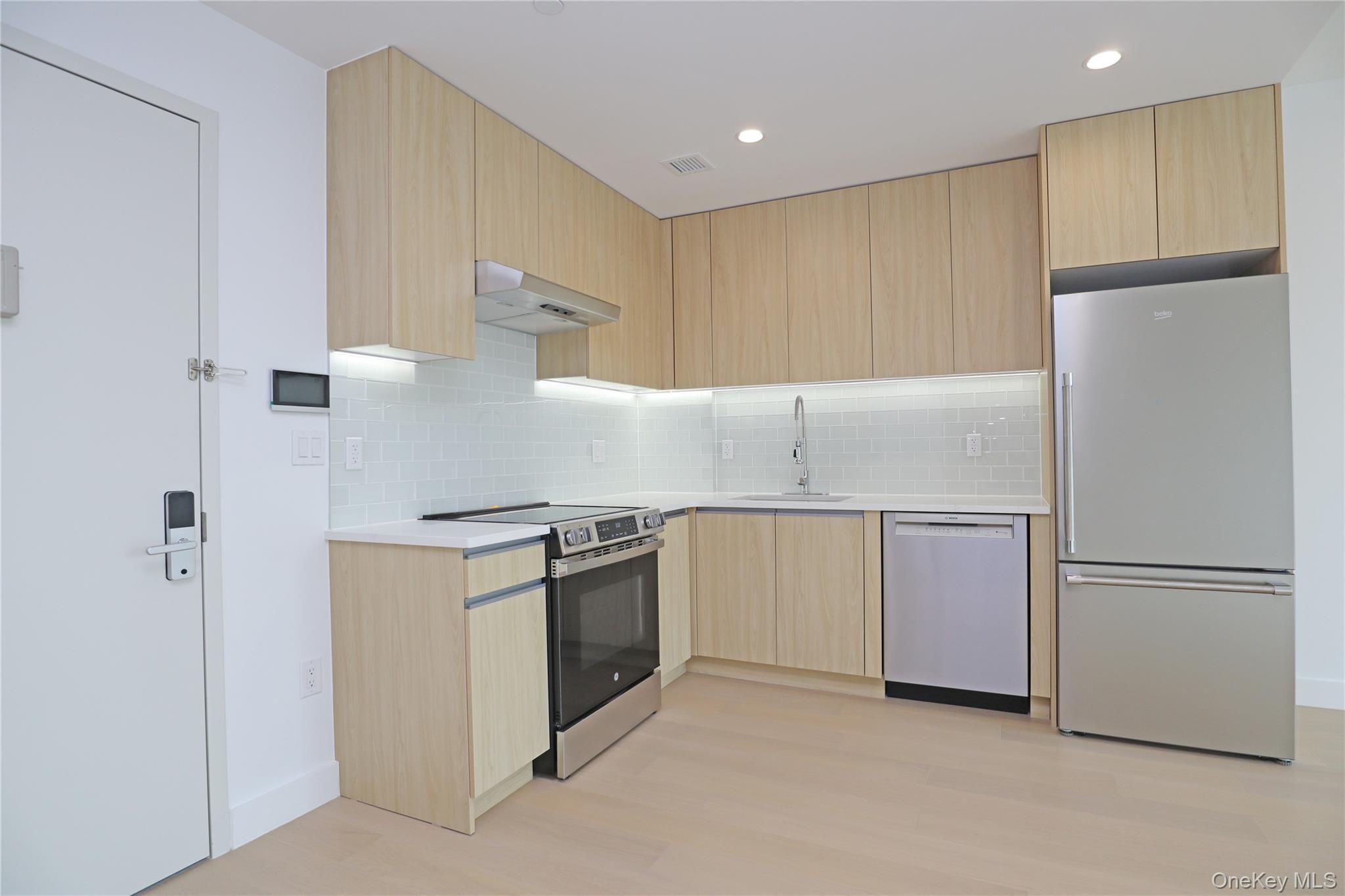 15002 Northern Bloulevard # 3F, Flushing, NY 11354