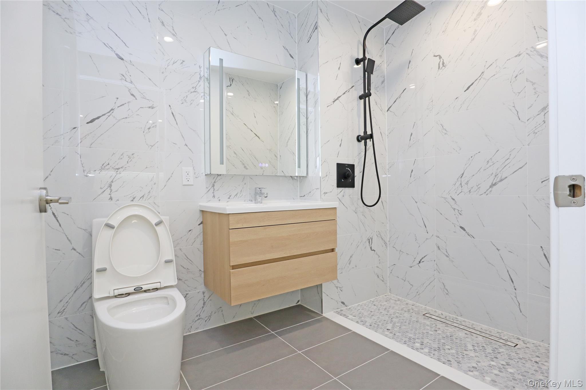 15002 Northern Bloulevard # 3F, Flushing, NY 11354