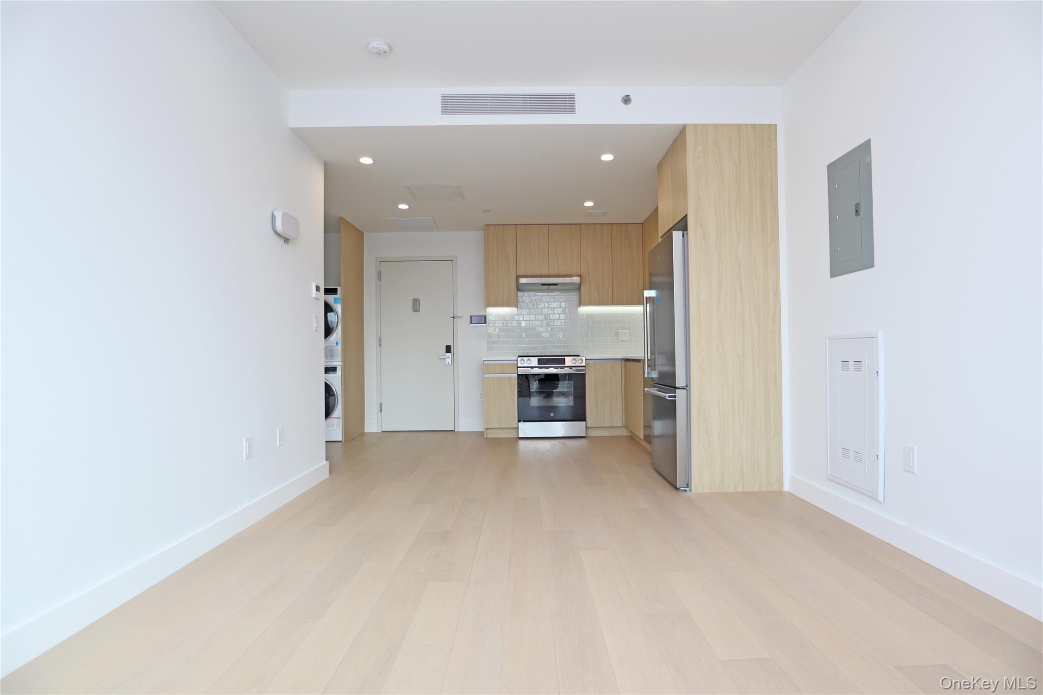 15002 Northern Bloulevard # 3F, Flushing, NY 11354