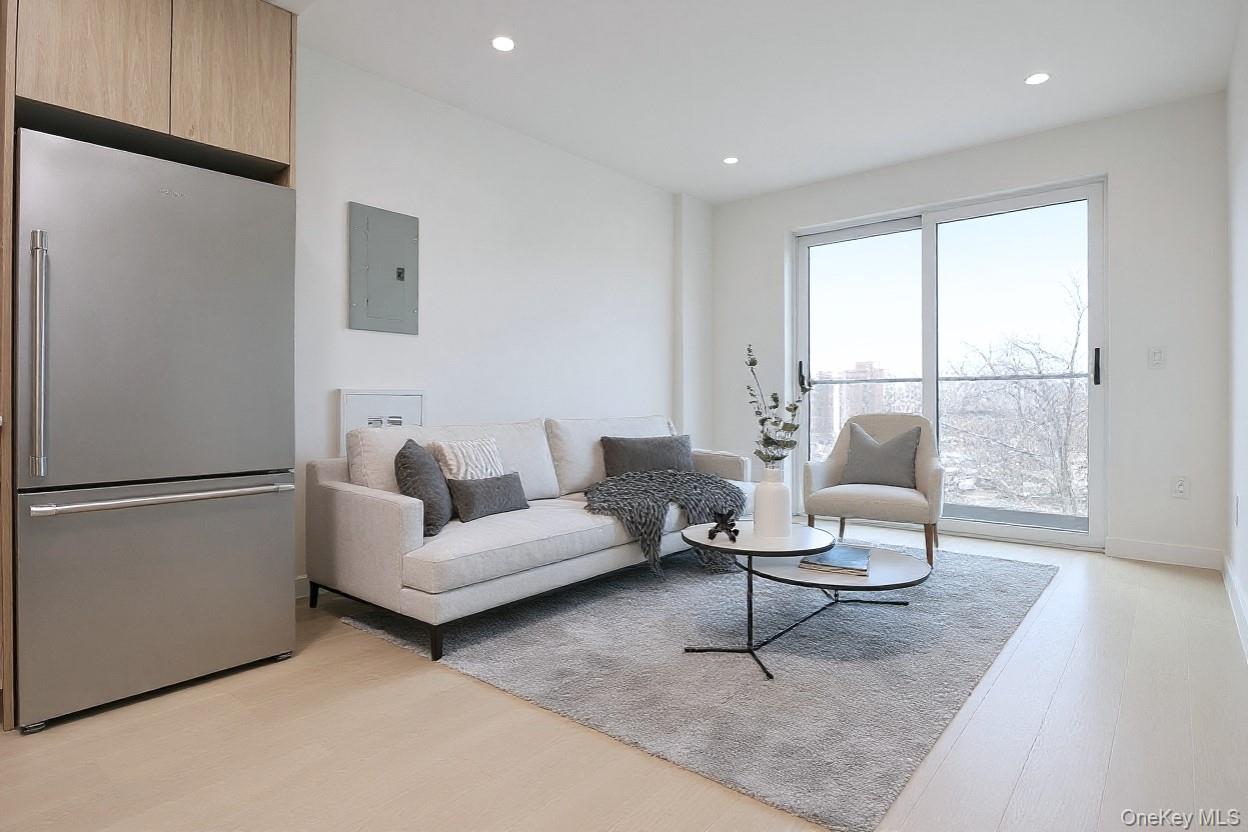 15002 Northern Bloulevard # 3F, Flushing, NY 11354