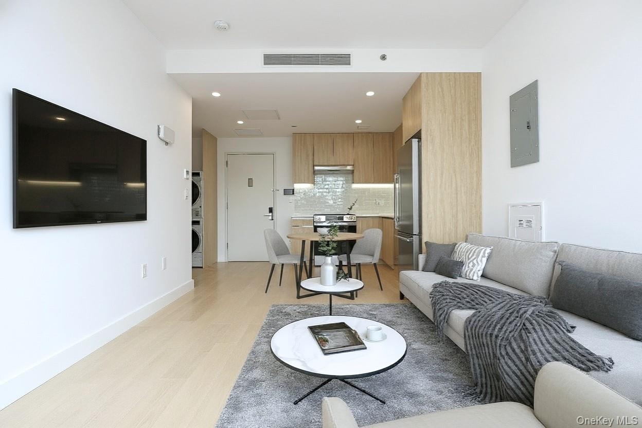 15002 Northern Bloulevard # 3F, Flushing, NY 11354