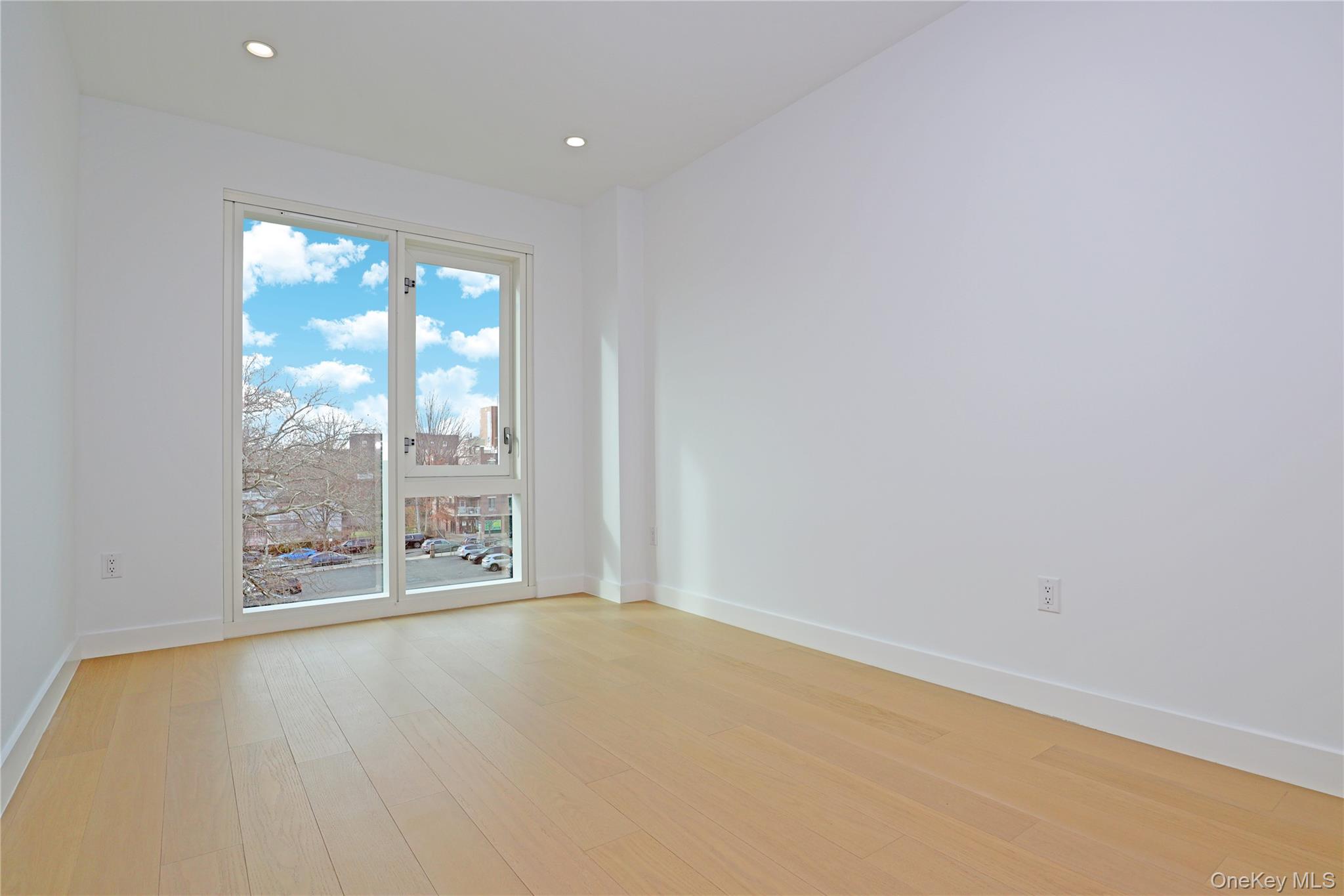 15002 Northern Bloulevard # 3F, Flushing, NY 11354