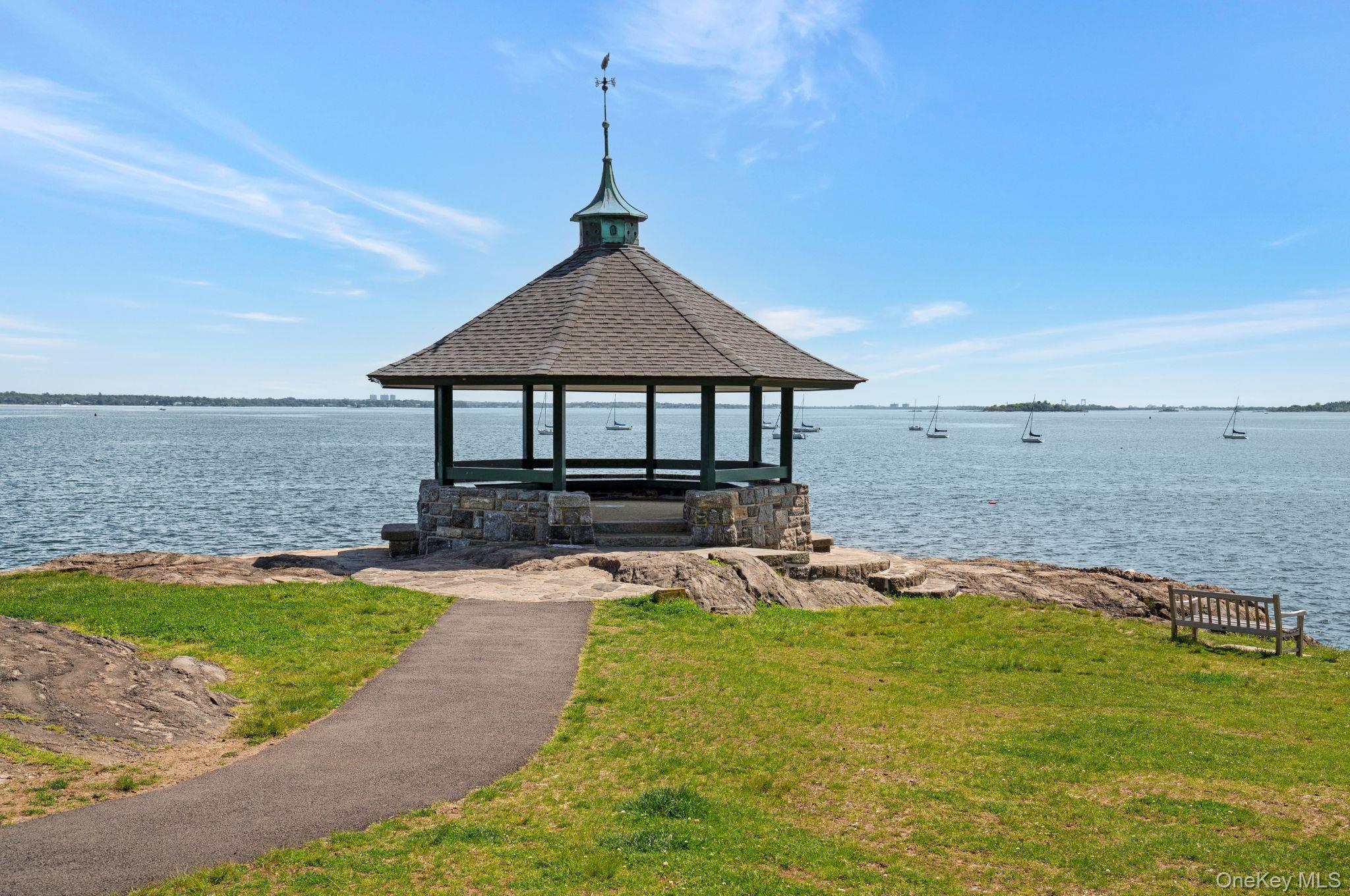 6 Shadow Lane, Larchmont, NY 10538