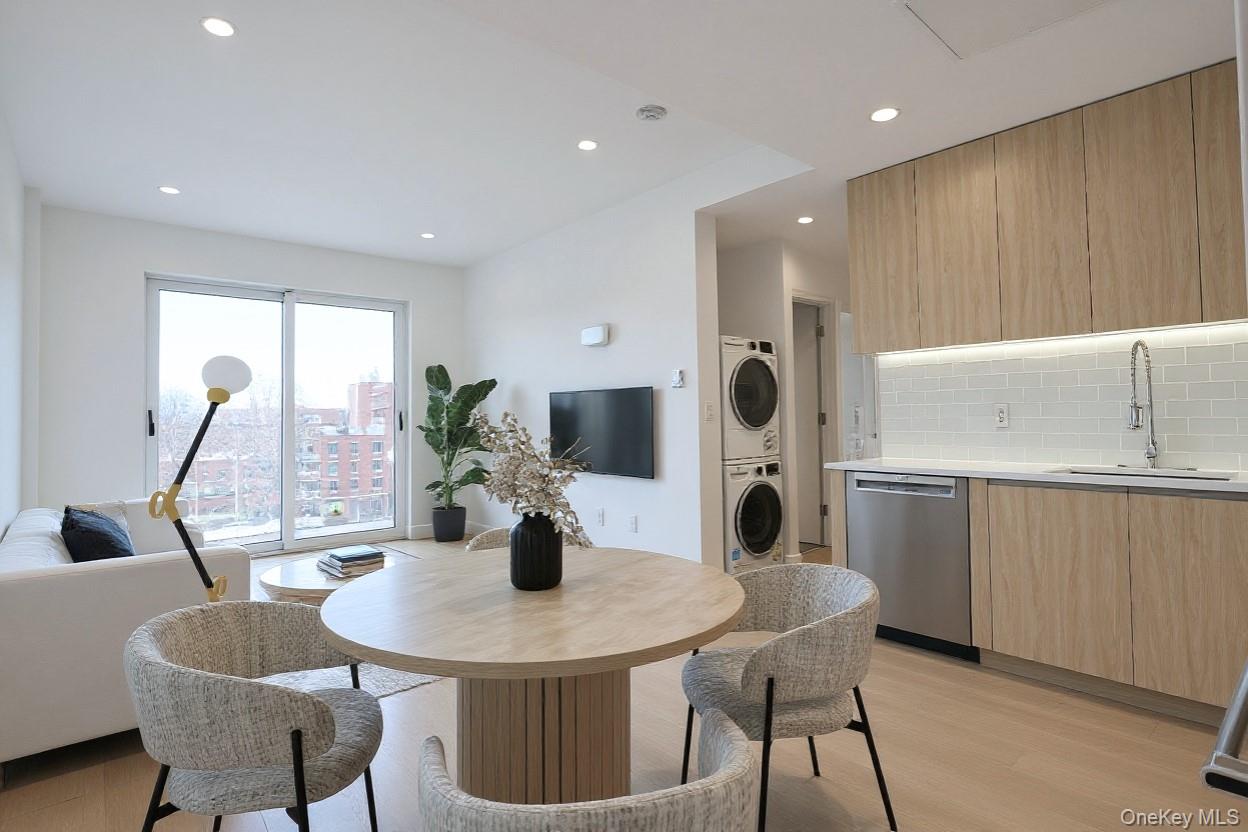 15002 Northern Bloulevard # 4G, Flushing, NY 11354