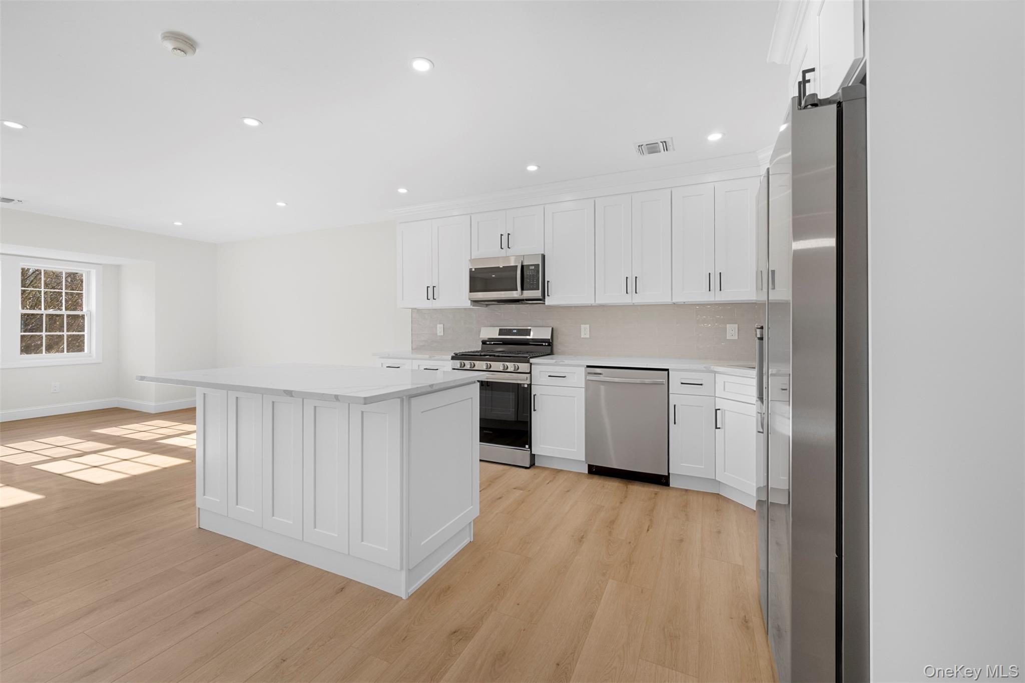 48 Victorian Lane, Medford, NY 11763