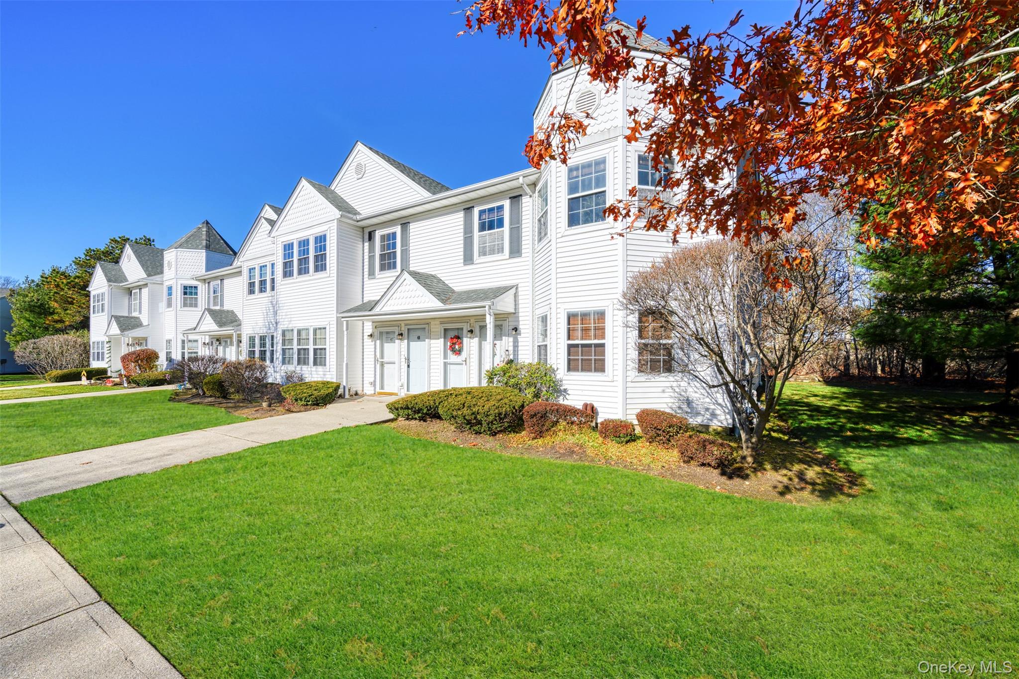 48 Victorian Lane, Medford, NY 11763