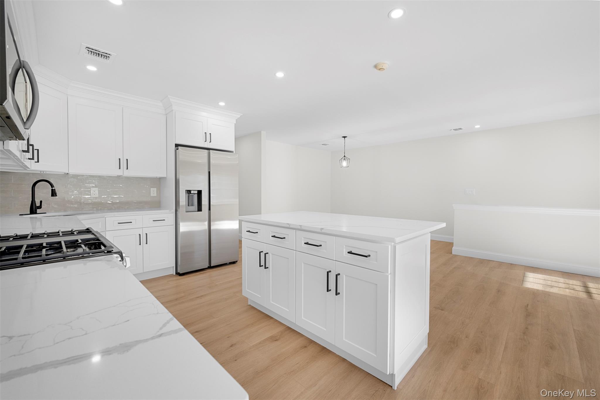 48 Victorian Lane, Medford, NY 11763