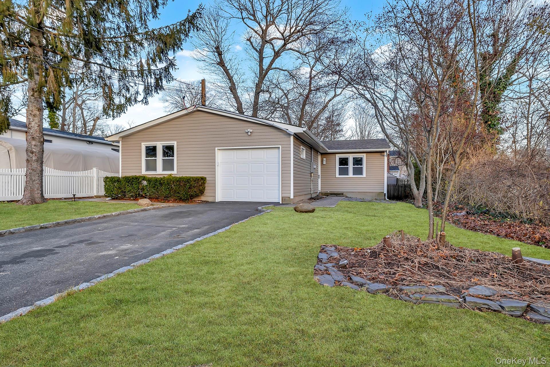 21 John Drive, Farmingville, NY 11738