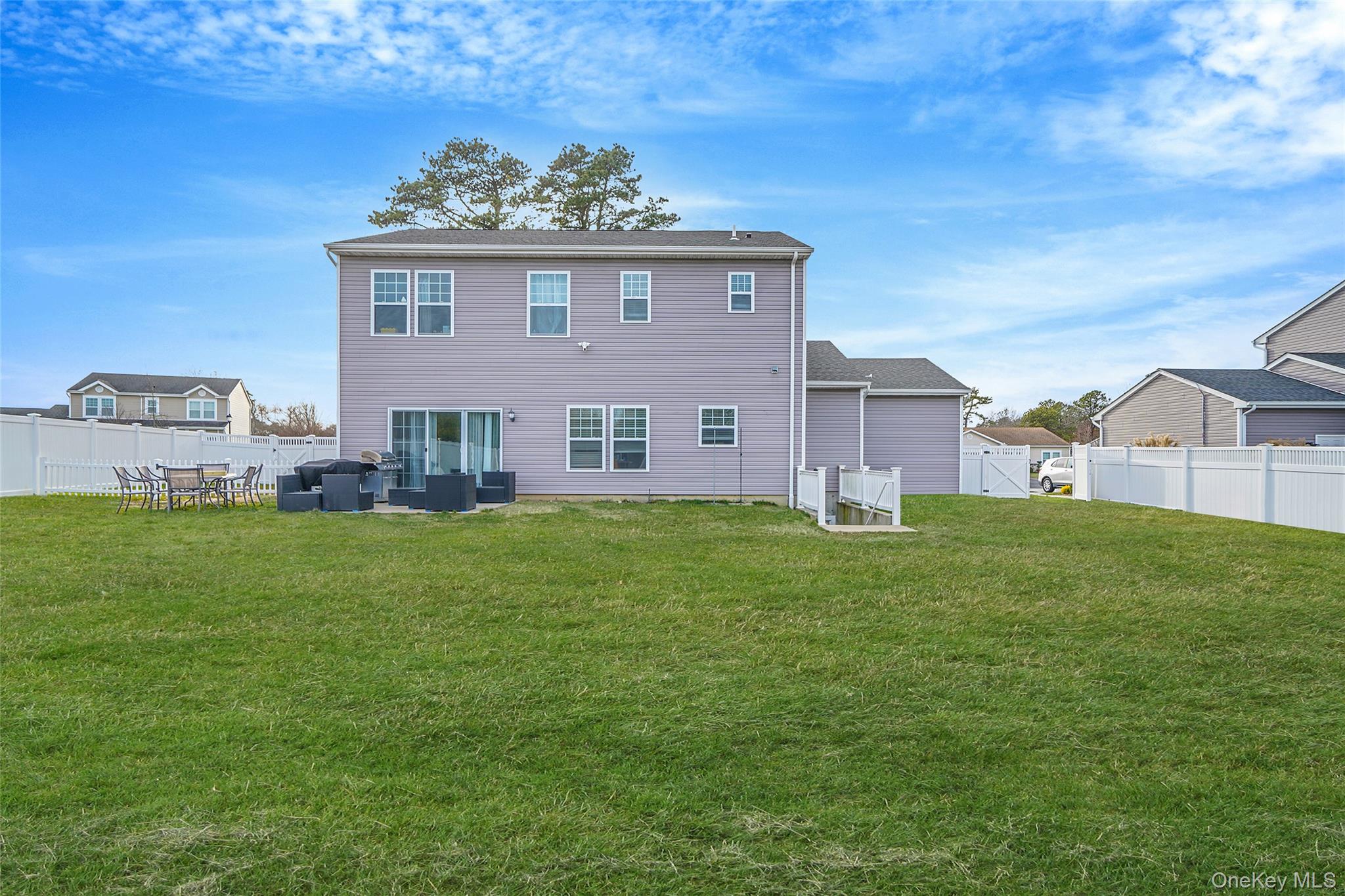 7 Pondview Circle, Shirley, NY 11967