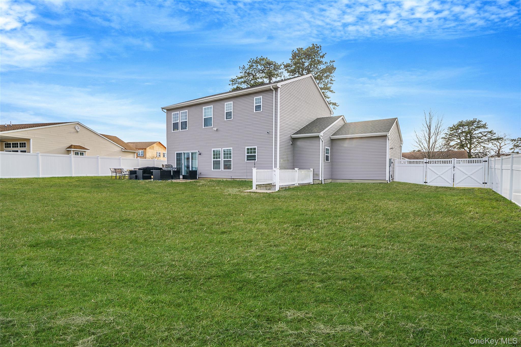 7 Pondview Circle, Shirley, NY 11967