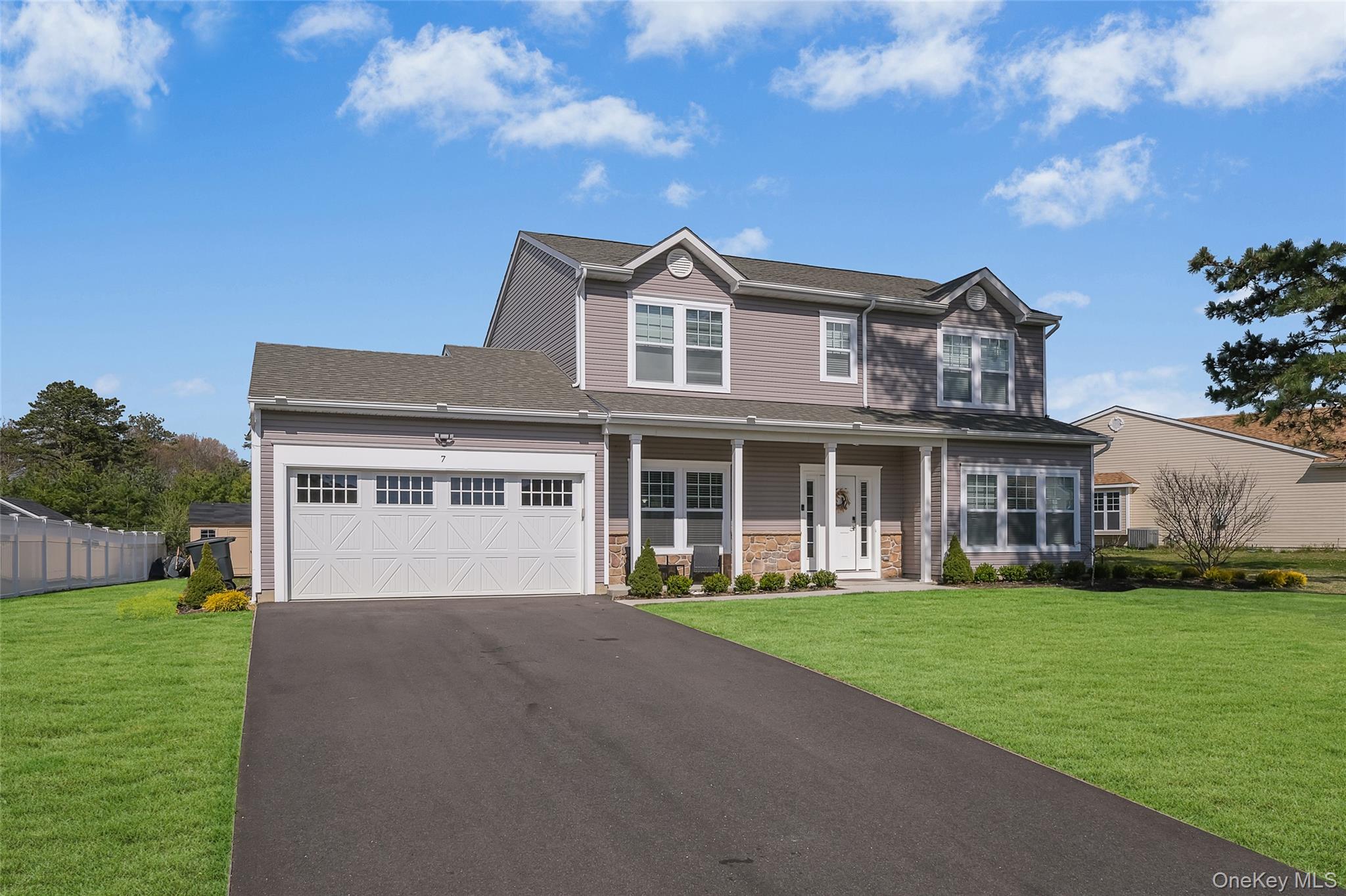 7 Pondview Circle, Shirley, NY 11967