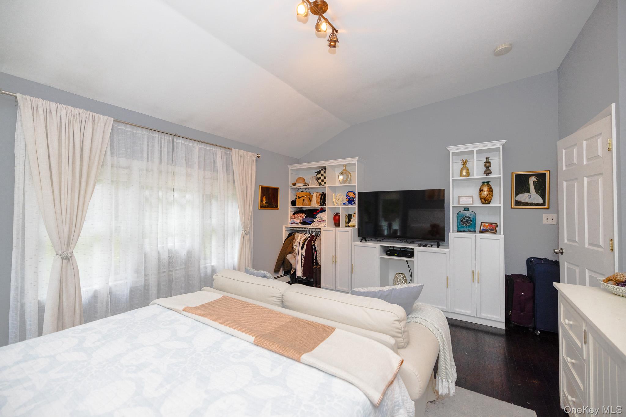 94 Kings Drive, Riverhead, NY 11901