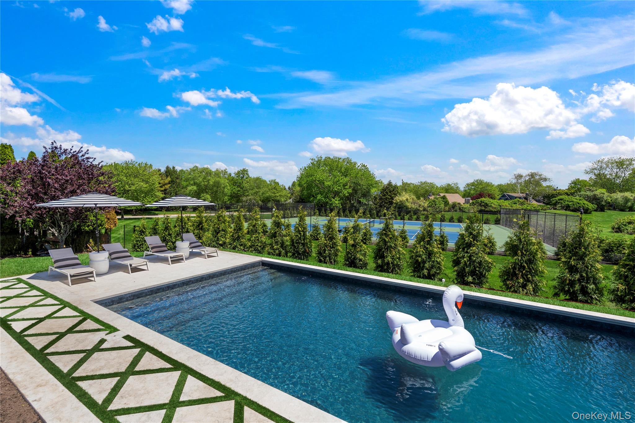 4 Carriage Lane, Southampton, NY 11968