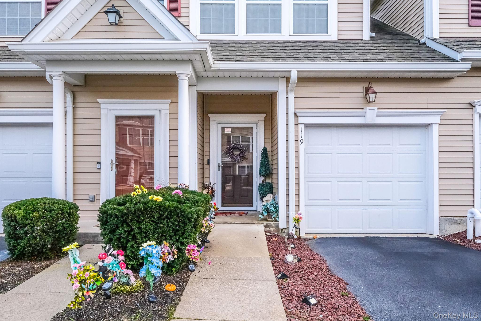 119 Wildwood Circle Circle, Holtsville, NY 11742